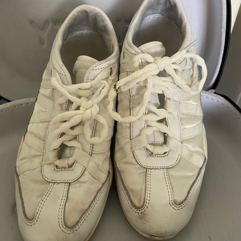 Nfinity evolution cheer shoes